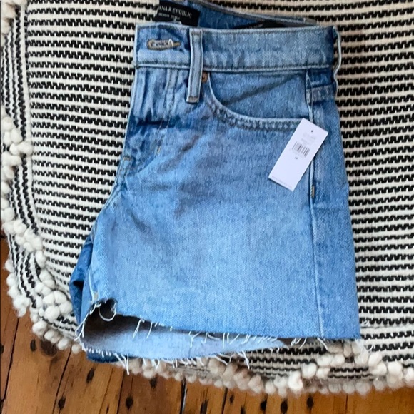 Banana Republic mid-rise denim short NWT - Picture 2 of 6